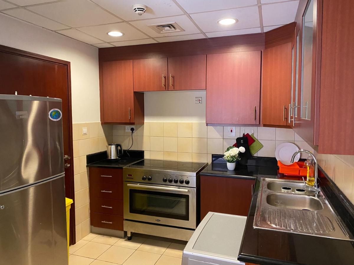 Lunar Hostel Plus Дубай Экстерьер фото
