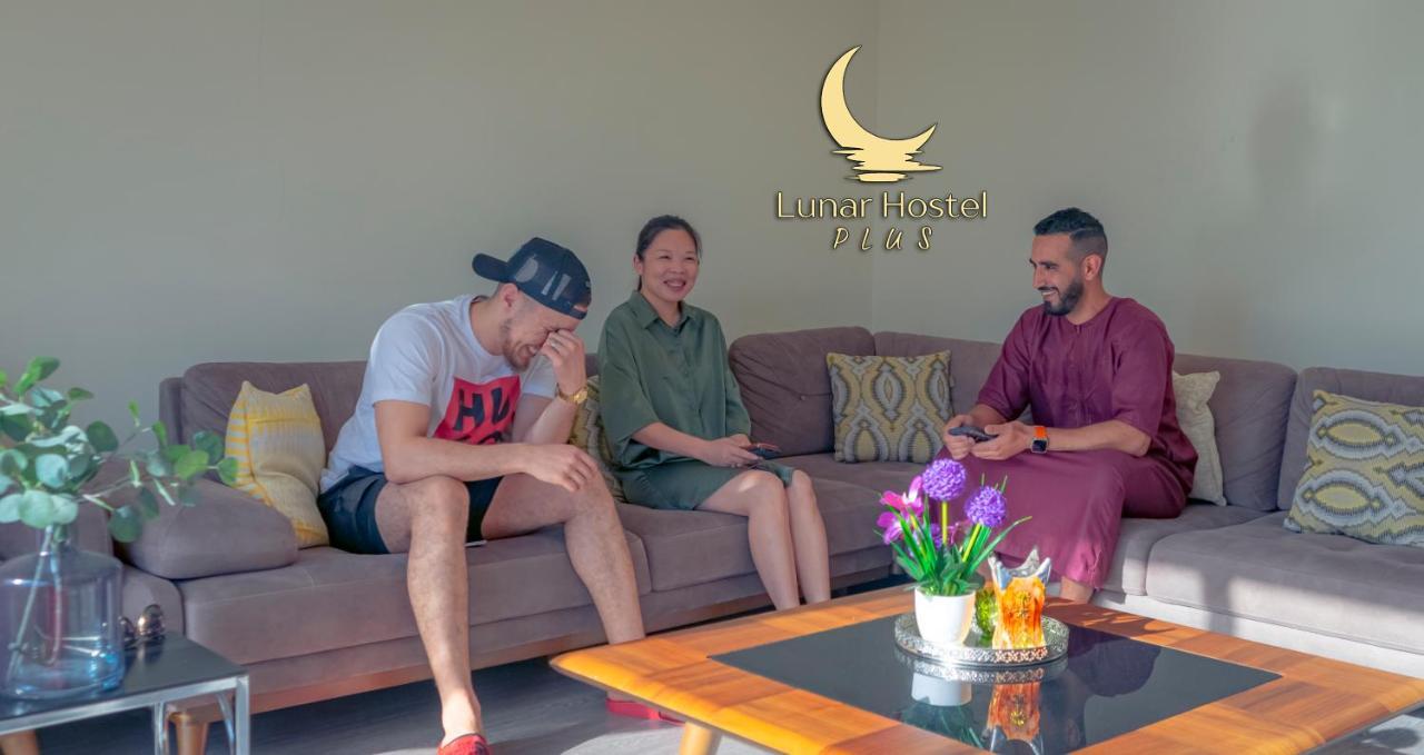 Lunar Hostel Plus Дубай Экстерьер фото