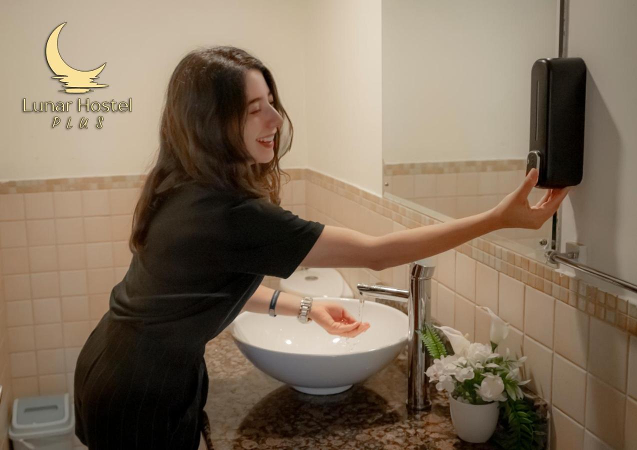 Lunar Hostel Plus Дубай Экстерьер фото