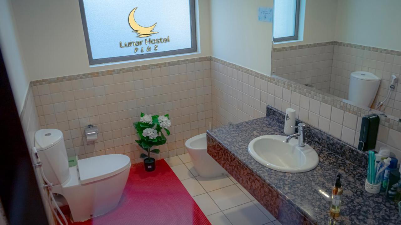 Lunar Hostel Plus Дубай Экстерьер фото