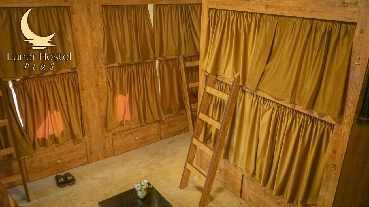 Lunar Hostel Plus Дубай Экстерьер фото