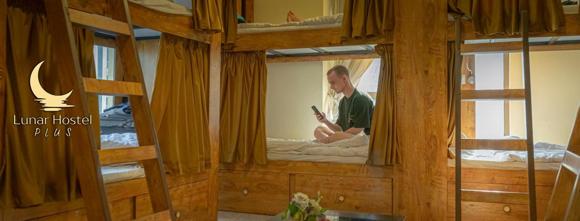 Lunar Hostel Plus Дубай Экстерьер фото