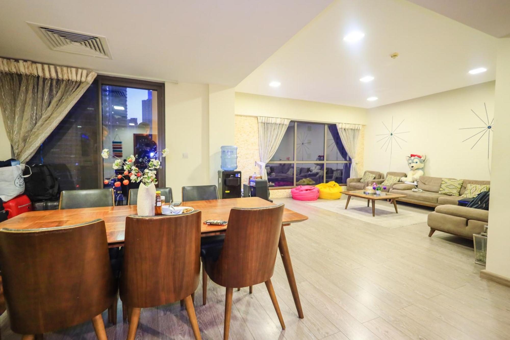 Lunar Hostel Plus Дубай Экстерьер фото