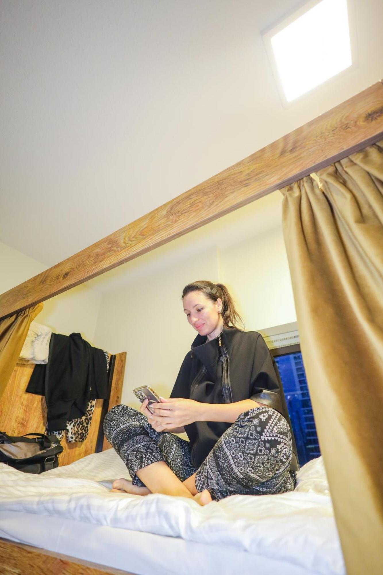 Lunar Hostel Plus Дубай Экстерьер фото