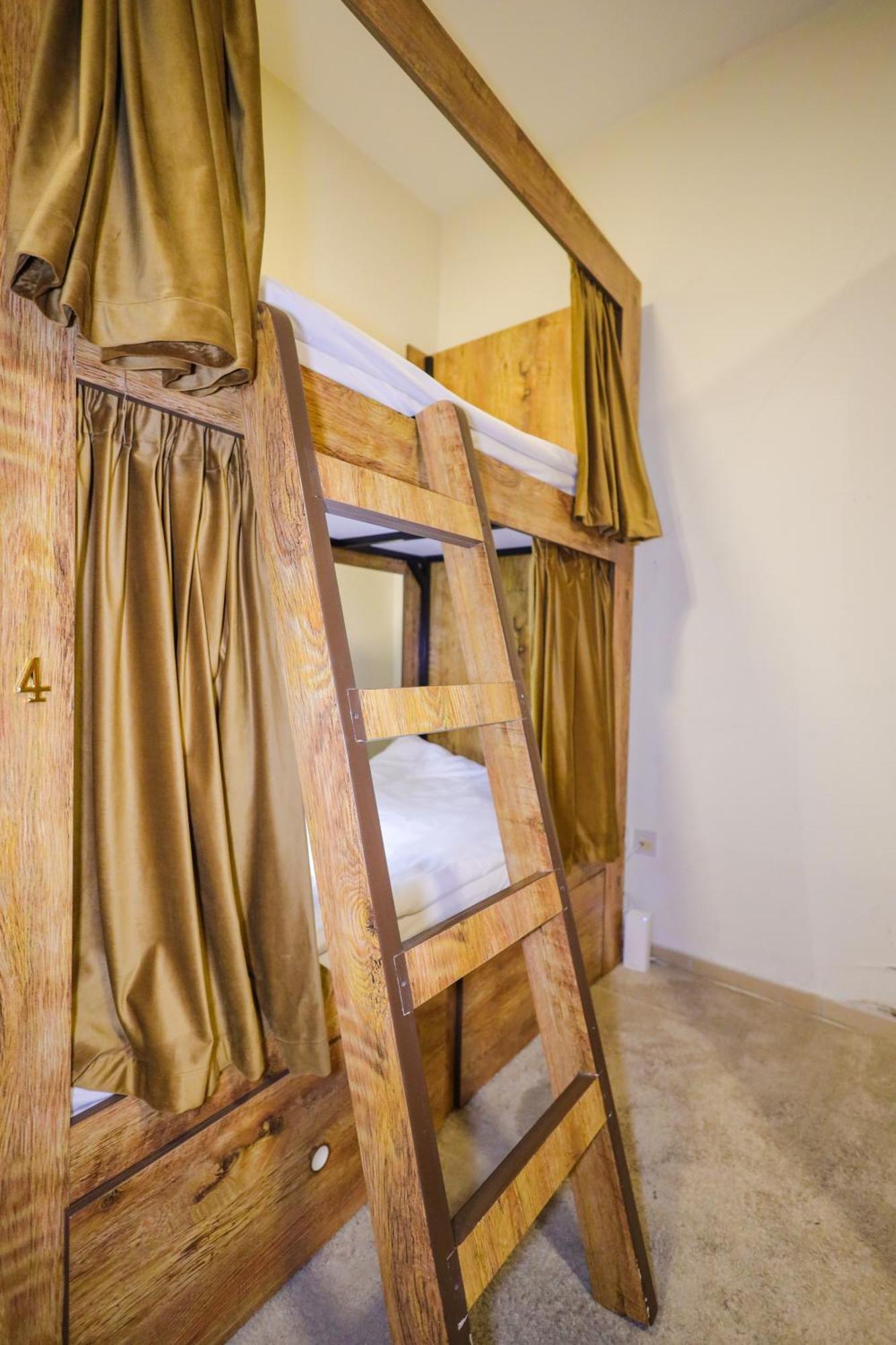 Lunar Hostel Plus Дубай Экстерьер фото