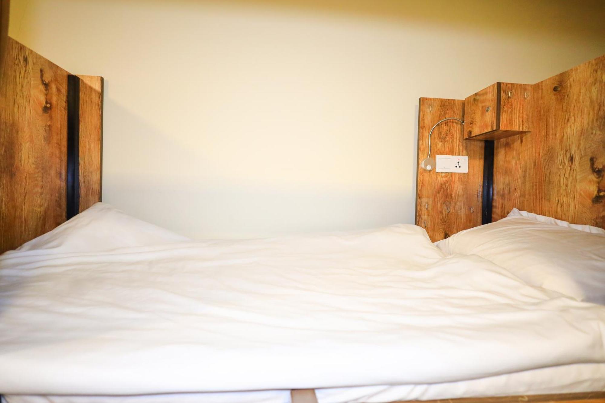 Lunar Hostel Plus Дубай Экстерьер фото