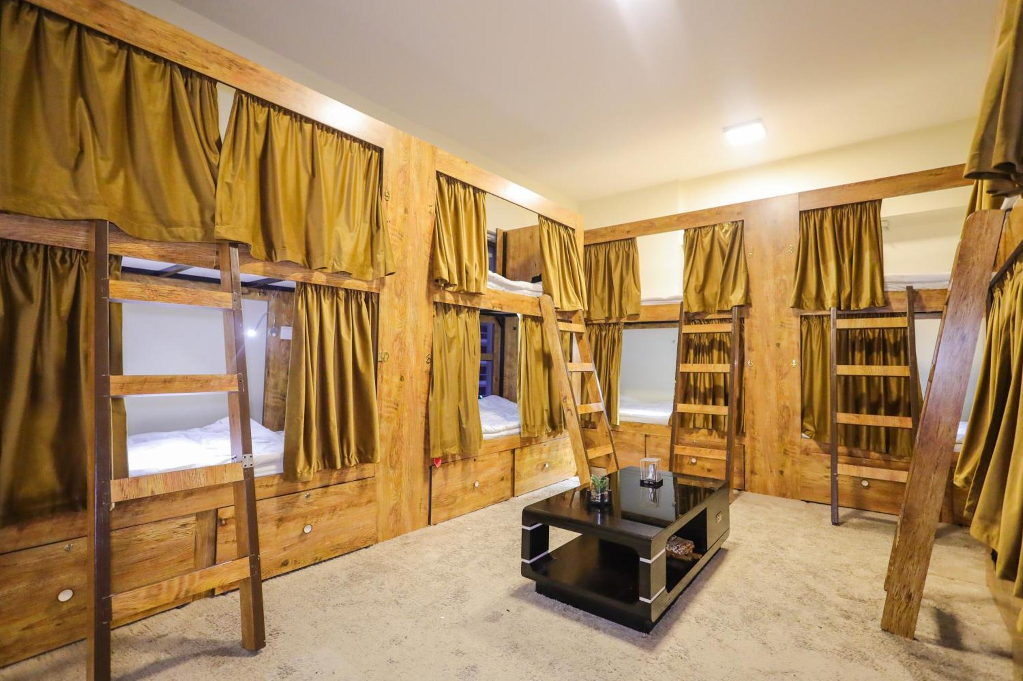 Lunar Hostel Plus Дубай Экстерьер фото